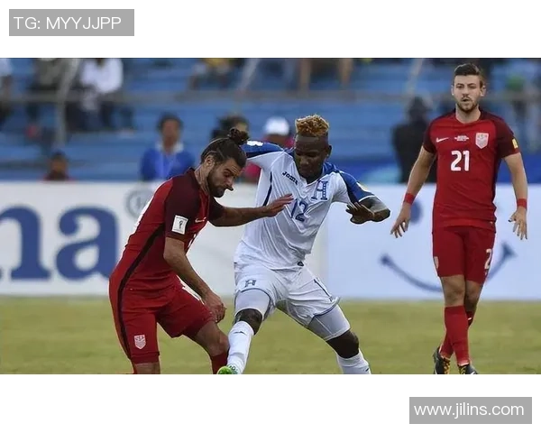 亚特联迎战休斯顿足球队全力争胜展现球队实力与斗志