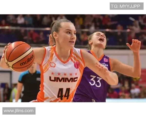 女篮拉脱维亚与俄罗斯激战正酣争夺欧洲篮球赛决赛资格