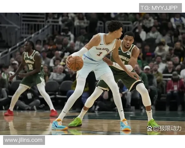 字母哥领衔雄鹿对决尼克斯谁能在这场激战中笑到最后